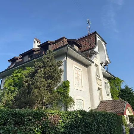 Laura * Lausanne